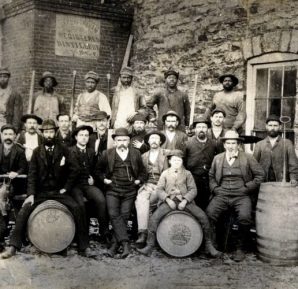 Bourbon-Whiskey-History-Old-Distillery-Staff