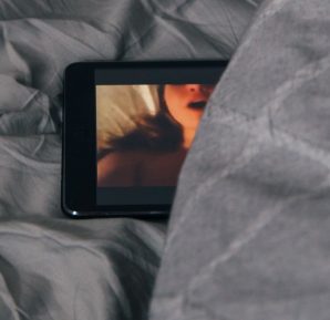 Дослідження: чи впливає перегляд порно на задоволення від стосунків — Секс на Wonderzine