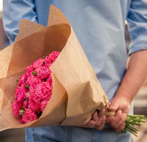 Какой букет цветов подарить на первое свидание девушке?