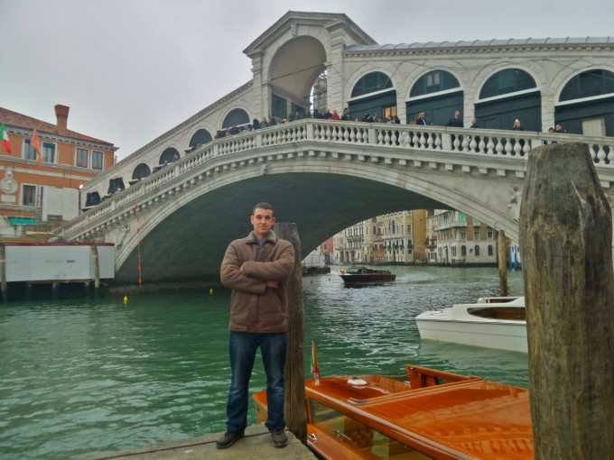 Venetsiya shahridagi Grand kanali oldida